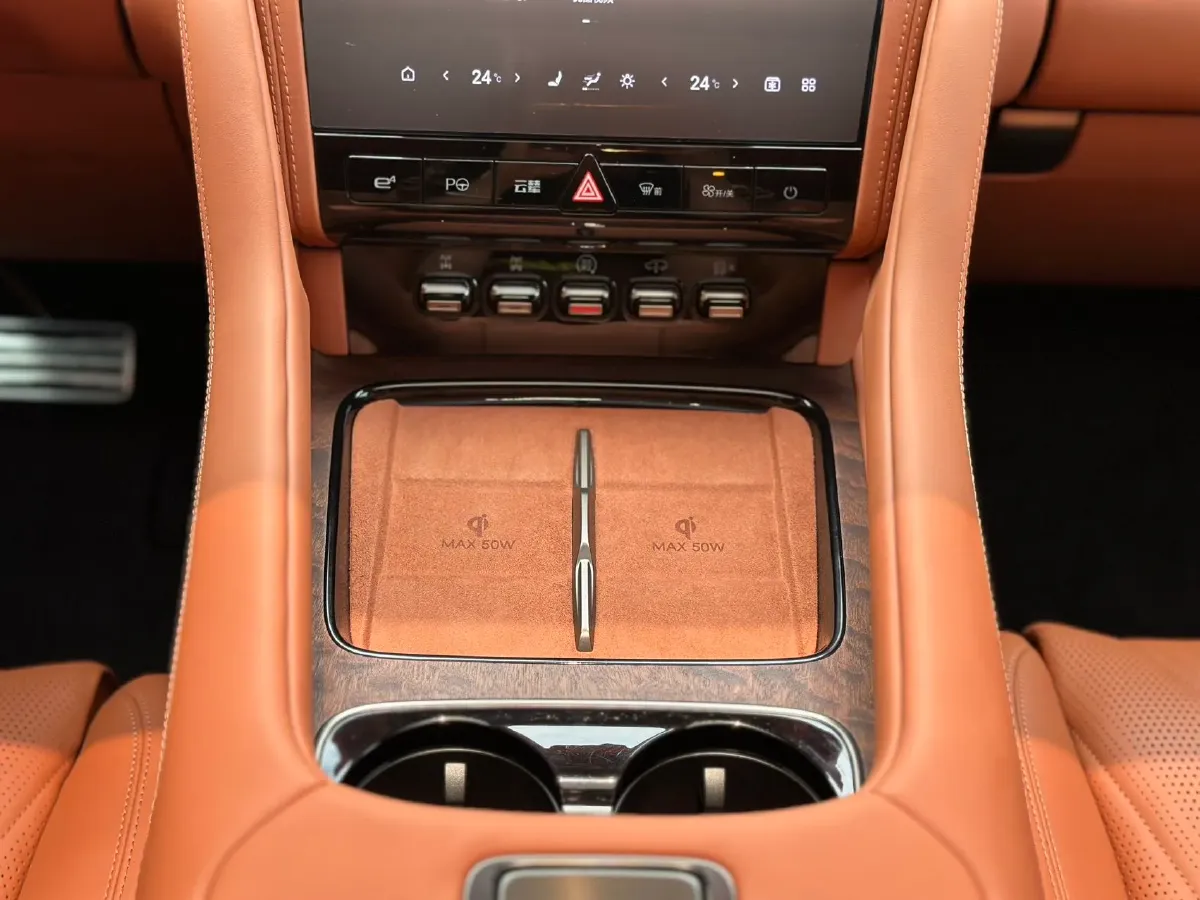 2023 YangWang U8 2.0T 272HP L4 REEV 49.05KWH,autocango,china used car exporter,china ev exporter,chinese used car exporter,chinese used ev exporter