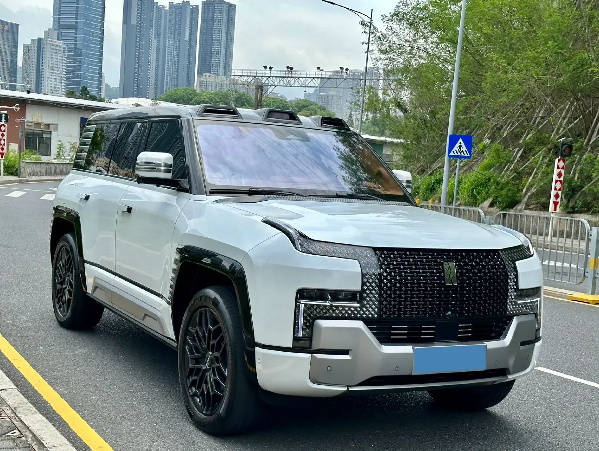2023 YangWang U8 2.0T 272HP L4 REEV 49.05KWH,autocango,china used car exporter,china ev exporter,chinese used car exporter,chinese used ev exporter