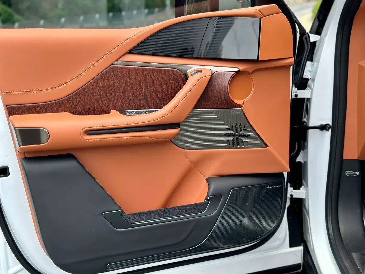2023 YangWang U8 2.0T 272HP L4 REEV 49.05KWH,autocango,china used car exporter,china ev exporter,chinese used car exporter,chinese used ev exporter