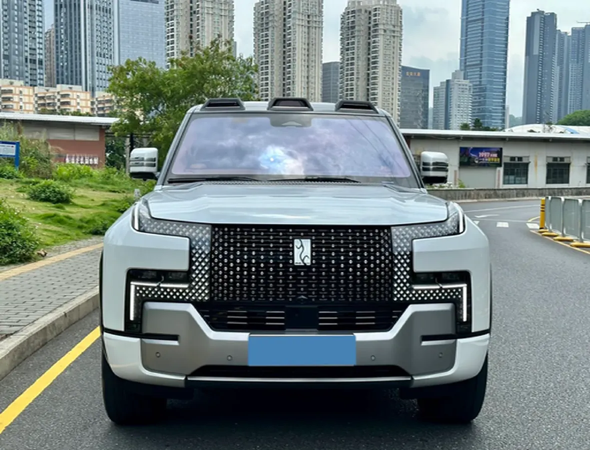 2023 YangWang U8 2.0T 272HP L4 REEV 49.05KWH,autocango,china used car exporter,china ev exporter,chinese used car exporter,chinese used ev exporter