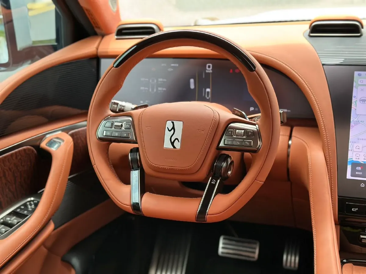 2023 YangWang U8 2.0T 272HP L4 REEV 49.05KWH,autocango,china used car exporter,china ev exporter,chinese used car exporter,chinese used ev exporter