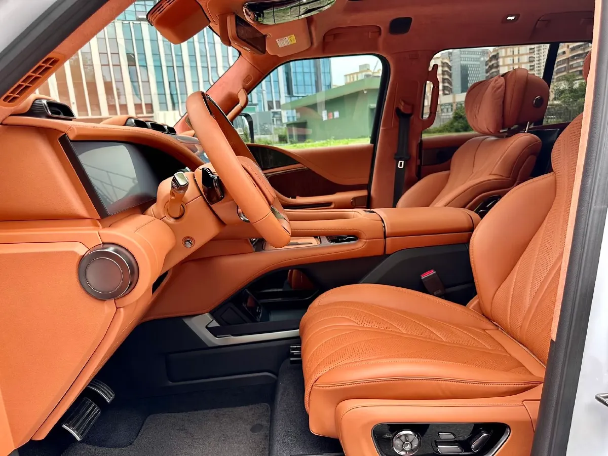 2023 YangWang U8 2.0T 272HP L4 REEV 49.05KWH,autocango,china used car exporter,china ev exporter,chinese used car exporter,chinese used ev exporter