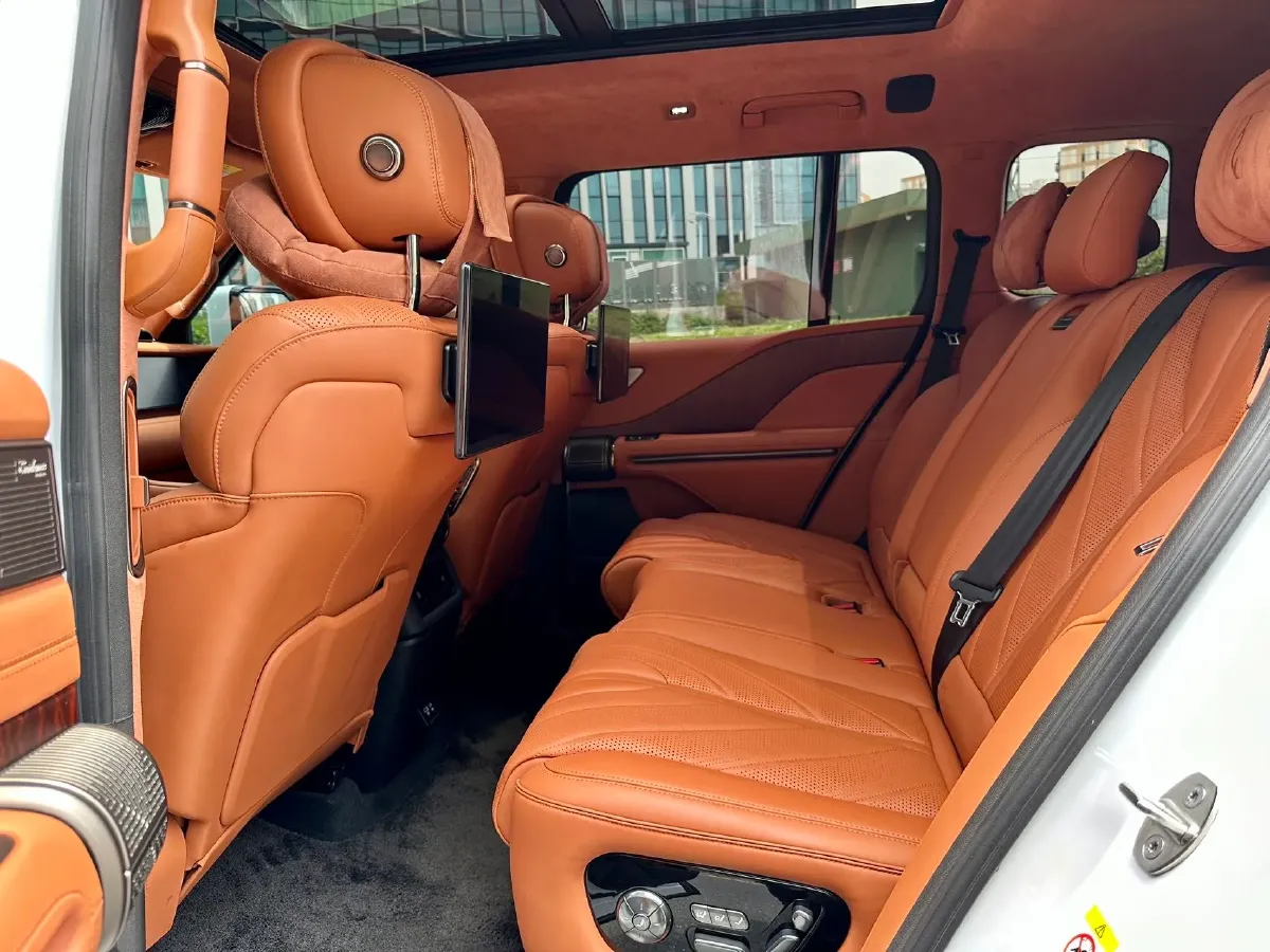 2023 YangWang U8 2.0T 272HP L4 REEV 49.05KWH,autocango,china used car exporter,china ev exporter,chinese used car exporter,chinese used ev exporter