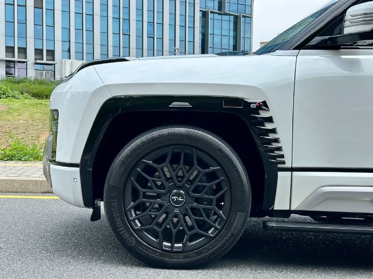 2023 YangWang U8 2.0T 272HP L4 REEV 49.05KWH,autocango,china used car exporter,china ev exporter,chinese used car exporter,chinese used ev exporter