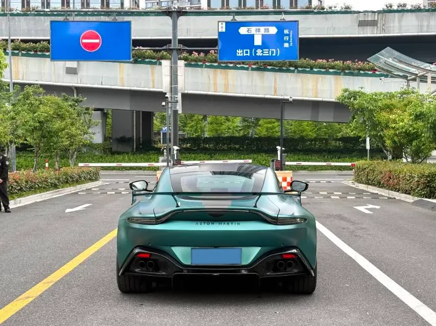 2023 Aston Martin V8 Vantage 4.0T 510HP V8 8AT,autocango,china used car exporter,china ev exporter,chinese used car exporter,chinese used ev exporter