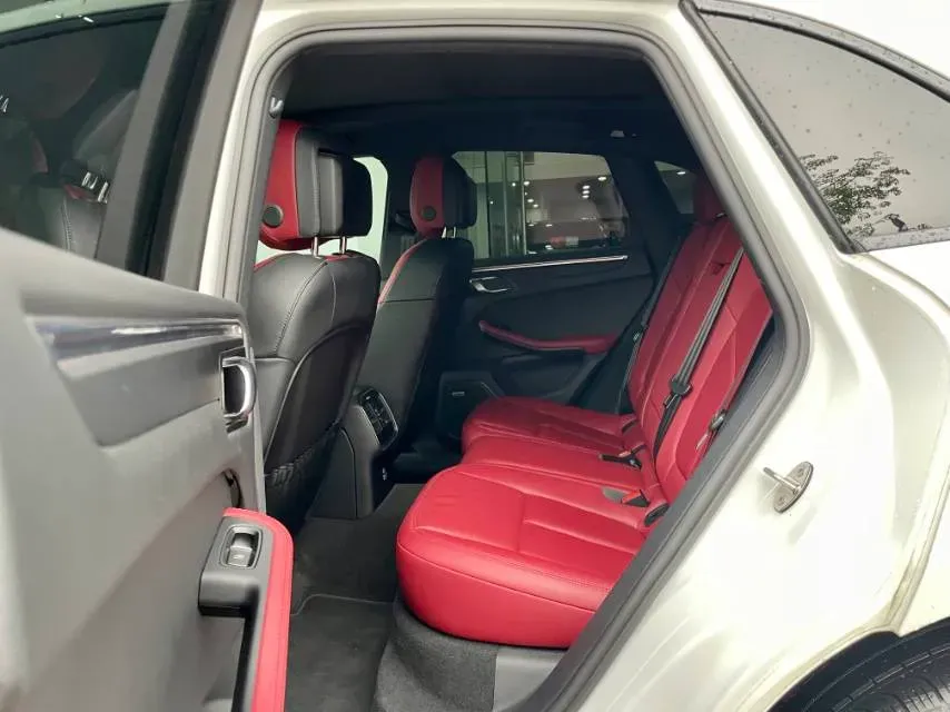 2023 Porsche Macan 2.0T 265HP L4 7DCT,autocango,china used car exporter,china ev exporter,chinese used car exporter,chinese used ev exporter