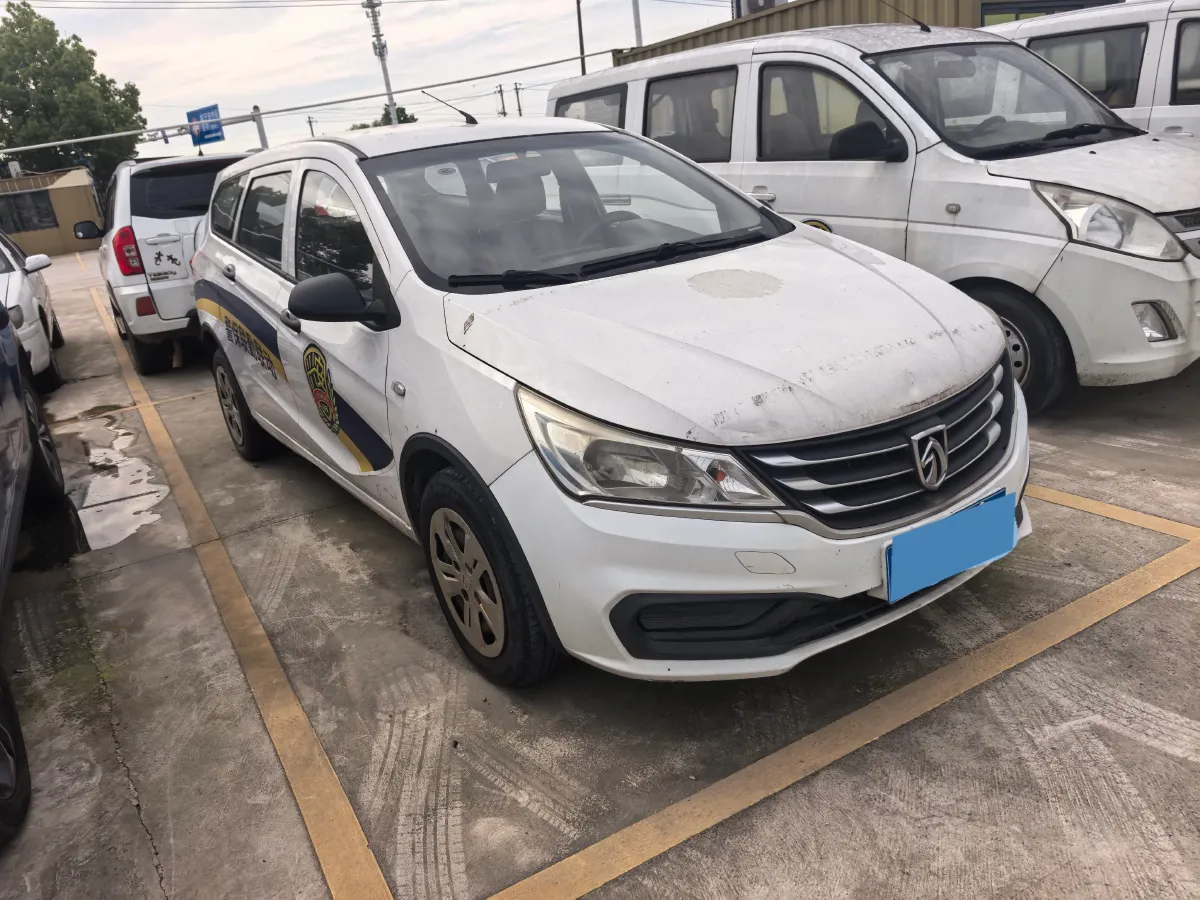 2017 BaoJun 310W 1.2L 82HP L4 6MT,autocango,china used car exporter,china ev exporter,chinese used car exporter,chinese used ev exporter