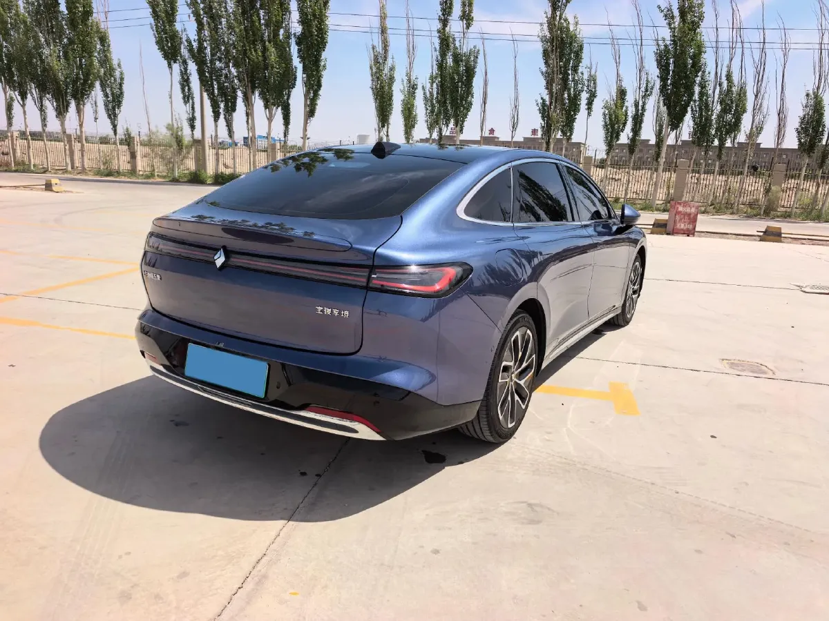 2025 BaoJun XiangJing 1.5T 143HP L4 1DHT PHEV,autocango,china used car exporter,china ev exporter,chinese used car exporter,chinese used ev exporter