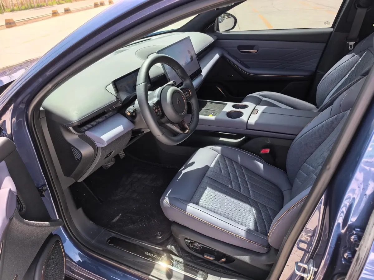 2025 BaoJun XiangJing 1.5T 143HP L4 1DHT PHEV,autocango,china used car exporter,china ev exporter,chinese used car exporter,chinese used ev exporter