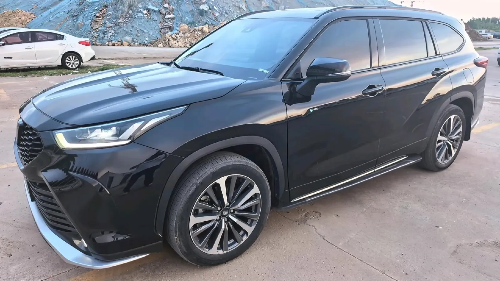 2024 Toyota Crown Kluger 2.5L 189HP L4 E-CVT Hybrid,autocango,china used car exporter,china ev exporter,chinese used car exporter,chinese used ev exporter