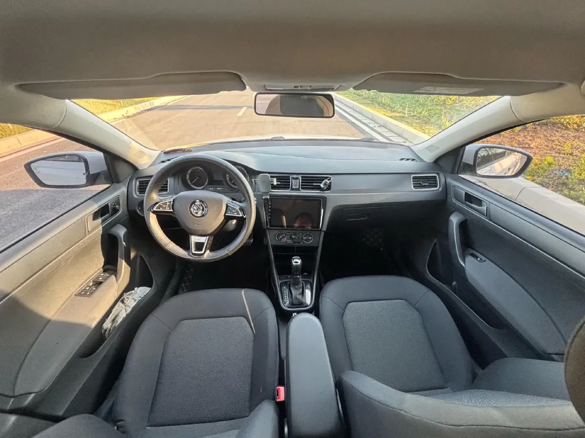 2019 Skoda Rapid Spaceback 1.5L 110HP L4 6AT,autocango,china used car exporter,china ev exporter,chinese used car exporter,chinese used ev exporter