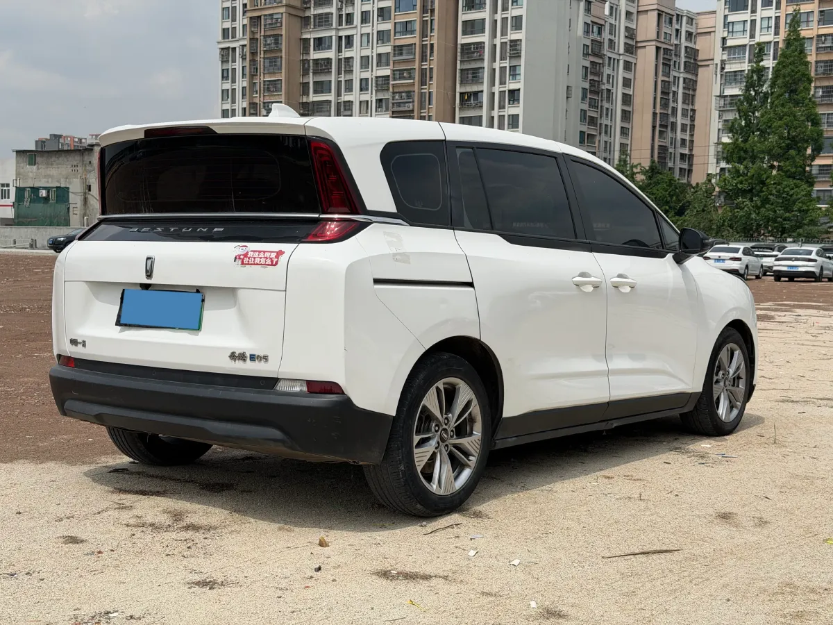 2022 JMC YuHu 7 2.0T 141HP L4 8AT,autocango,china used car exporter,china ev exporter,chinese used car exporter,chinese used ev exporter