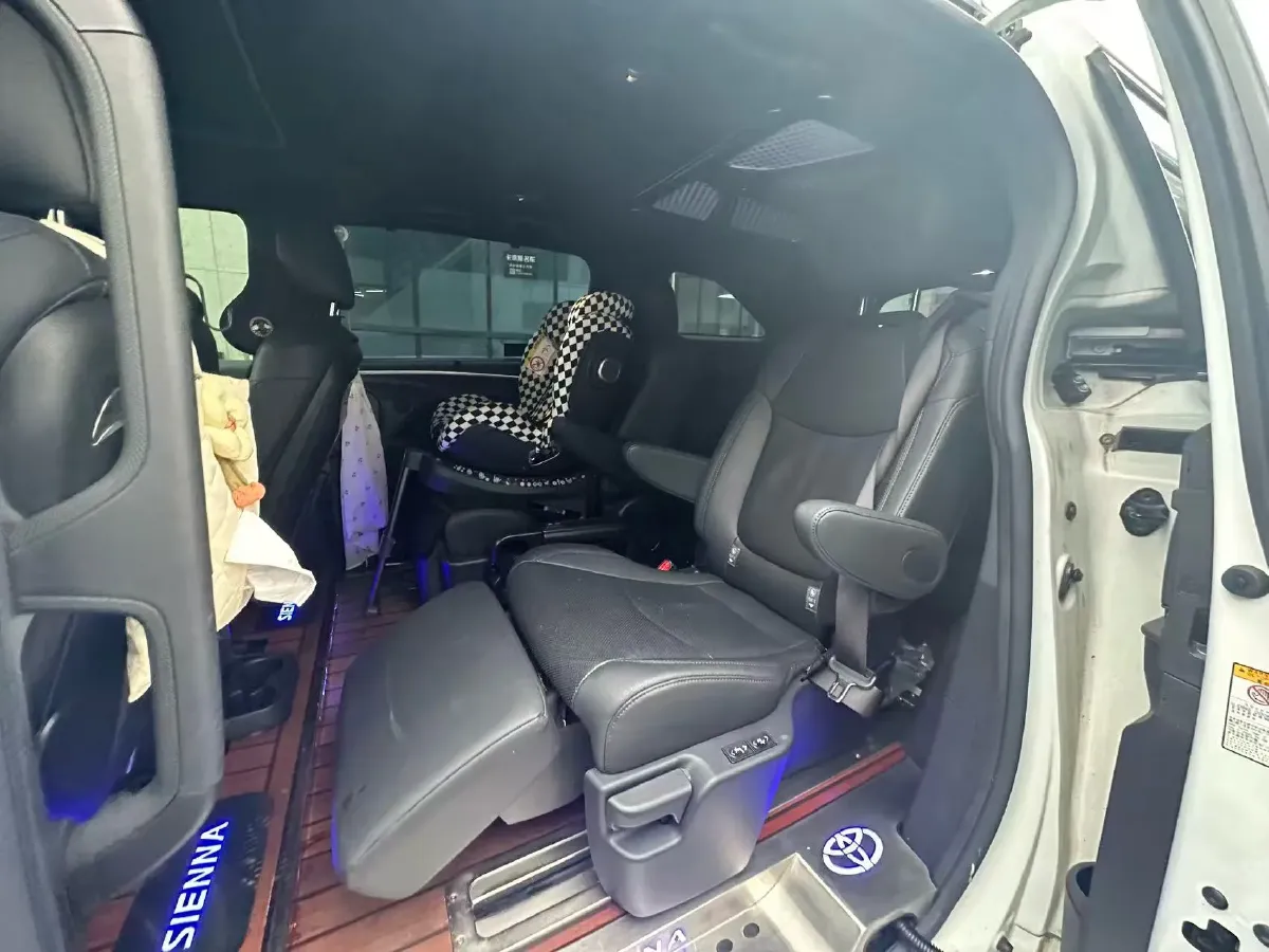 2021 Toyota Sienna 2.5L 192HP L4 E-CVT Hybrid,autocango,china used car exporter,china ev exporter,chinese used car exporter,chinese used ev exporter