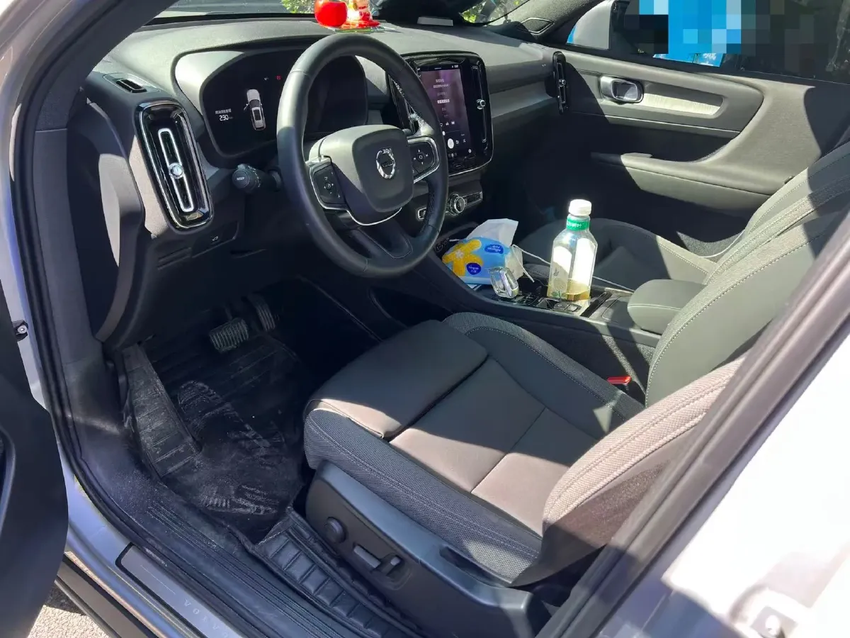 2024 Volvo XC40 2.0T 163HP L4 7DCT,autocango,china used car exporter,china ev exporter,chinese used car exporter,chinese used ev exporter