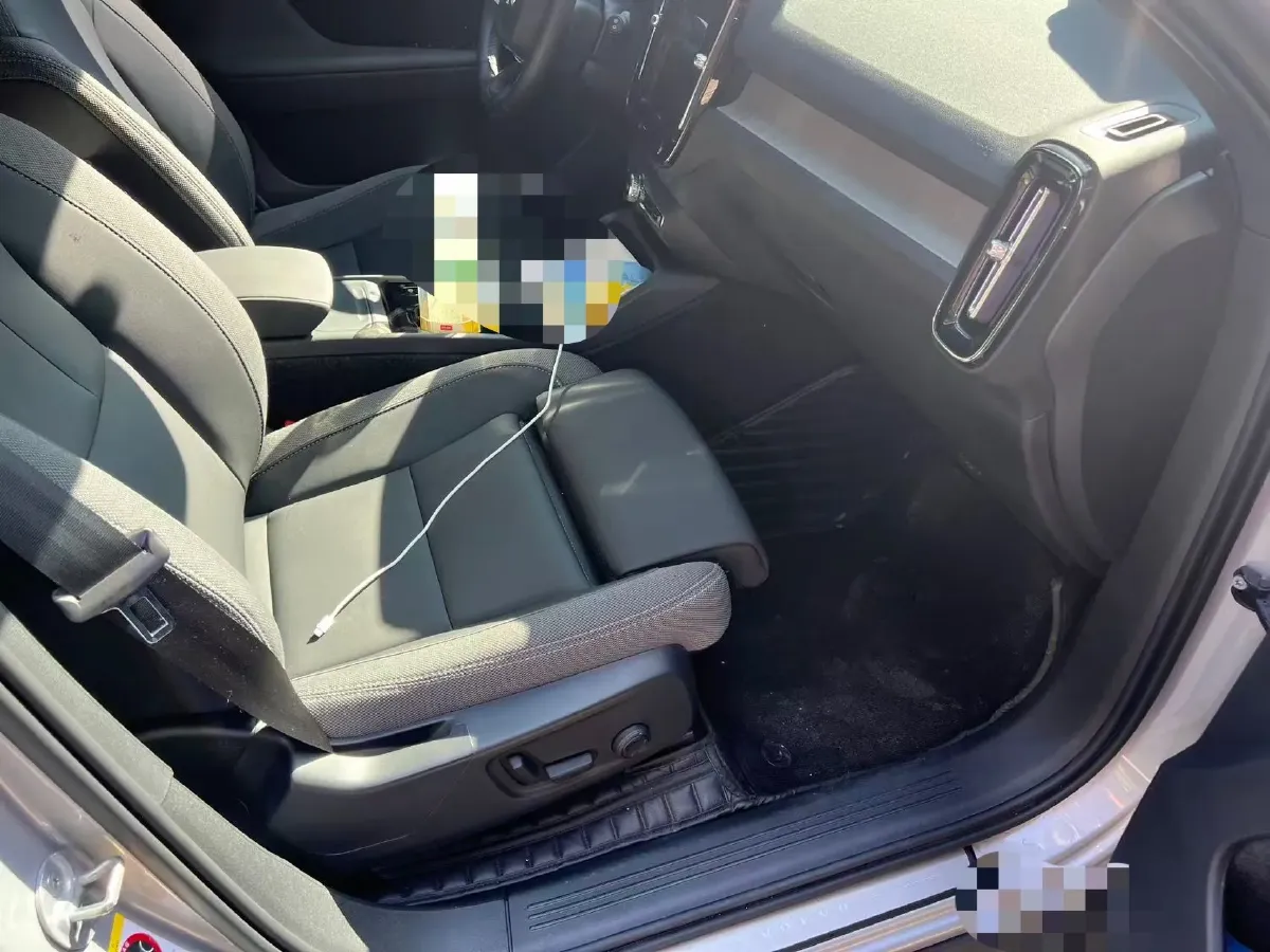 2024 Volvo XC40 2.0T 163HP L4 7DCT,autocango,china used car exporter,china ev exporter,chinese used car exporter,chinese used ev exporter