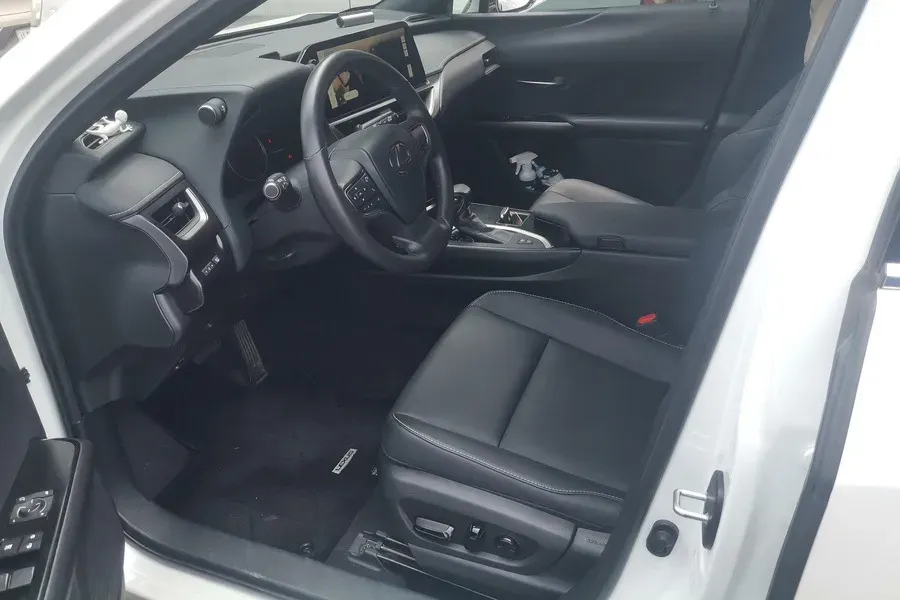 2022 Lexus UX 2.0L 146HP L4 E-CVT Hybrid,autocango,china used car exporter,china ev exporter,chinese used car exporter,chinese used ev exporter