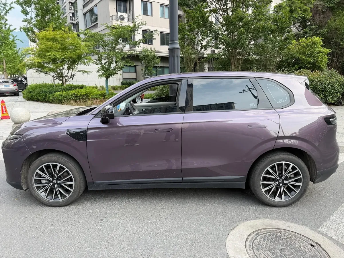 2025 Leapmotor B10 BEV 67.1KWH,autocango,china used car exporter,china ev exporter,chinese used car exporter,chinese used ev exporter