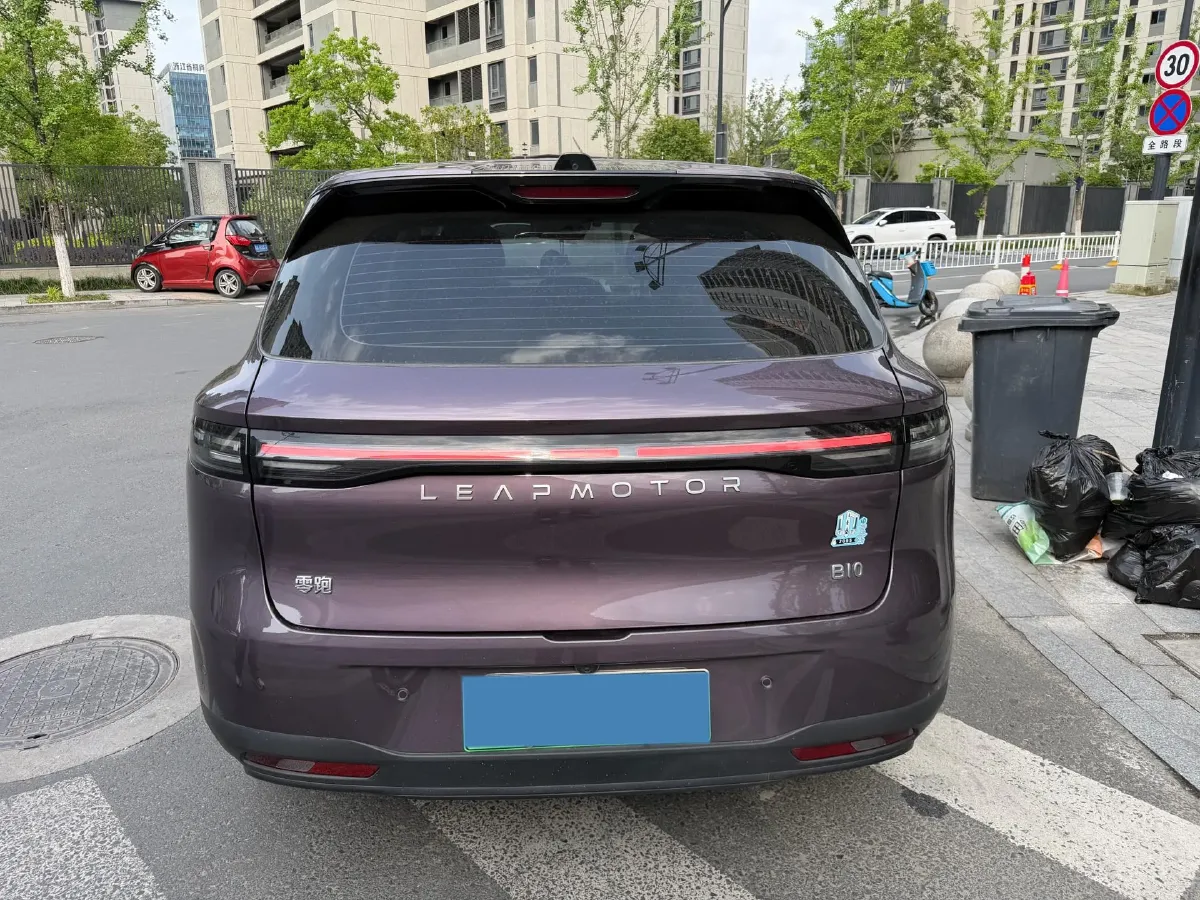 2025 Leapmotor B10 BEV 67.1KWH,autocango,china used car exporter,china ev exporter,chinese used car exporter,chinese used ev exporter