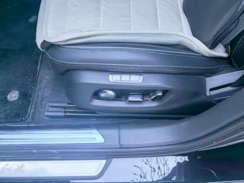 2020 HongQi H9 2.0T 252HP L4 7DCT,autocango,china used car exporter,china ev exporter,chinese used car exporter,chinese used ev exporter