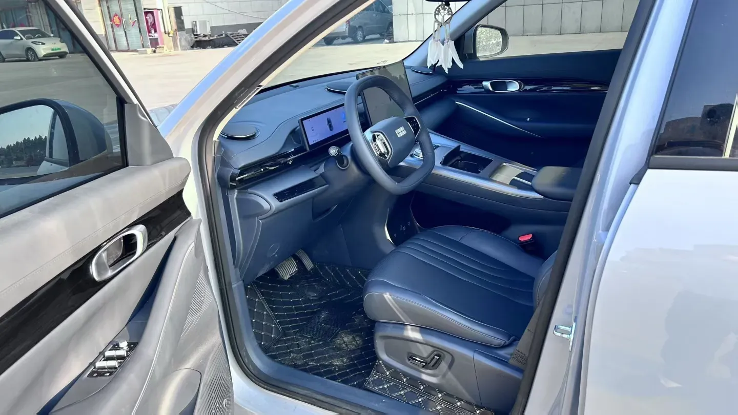 2024 Geely Emgrand L HiP 1.5T 181HP L4 3DHT PHEV 15.5KWH,autocango,china used car exporter,china ev exporter,chinese used car exporter,chinese used ev exporter