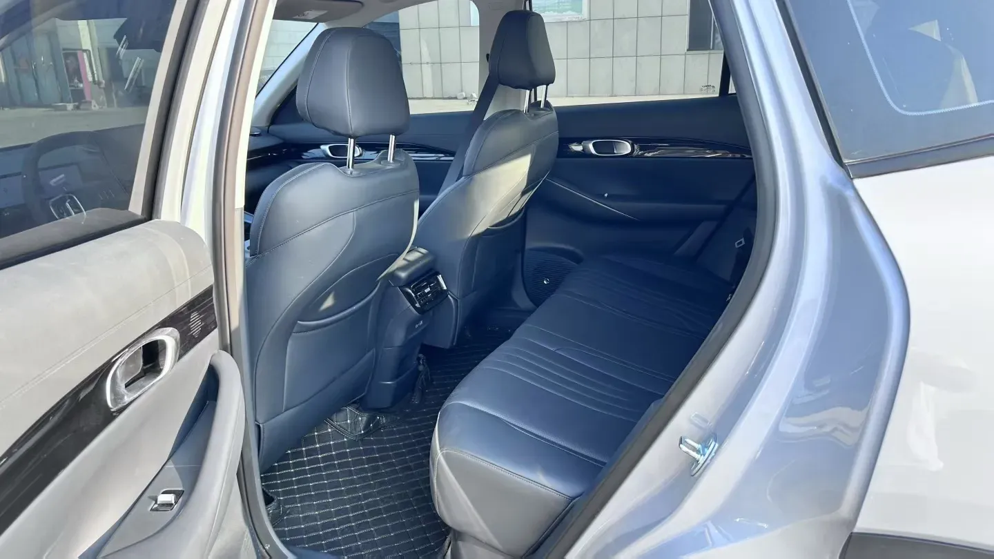 2024 Geely Emgrand L HiP 1.5T 181HP L4 3DHT PHEV 15.5KWH,autocango,china used car exporter,china ev exporter,chinese used car exporter,chinese used ev exporter