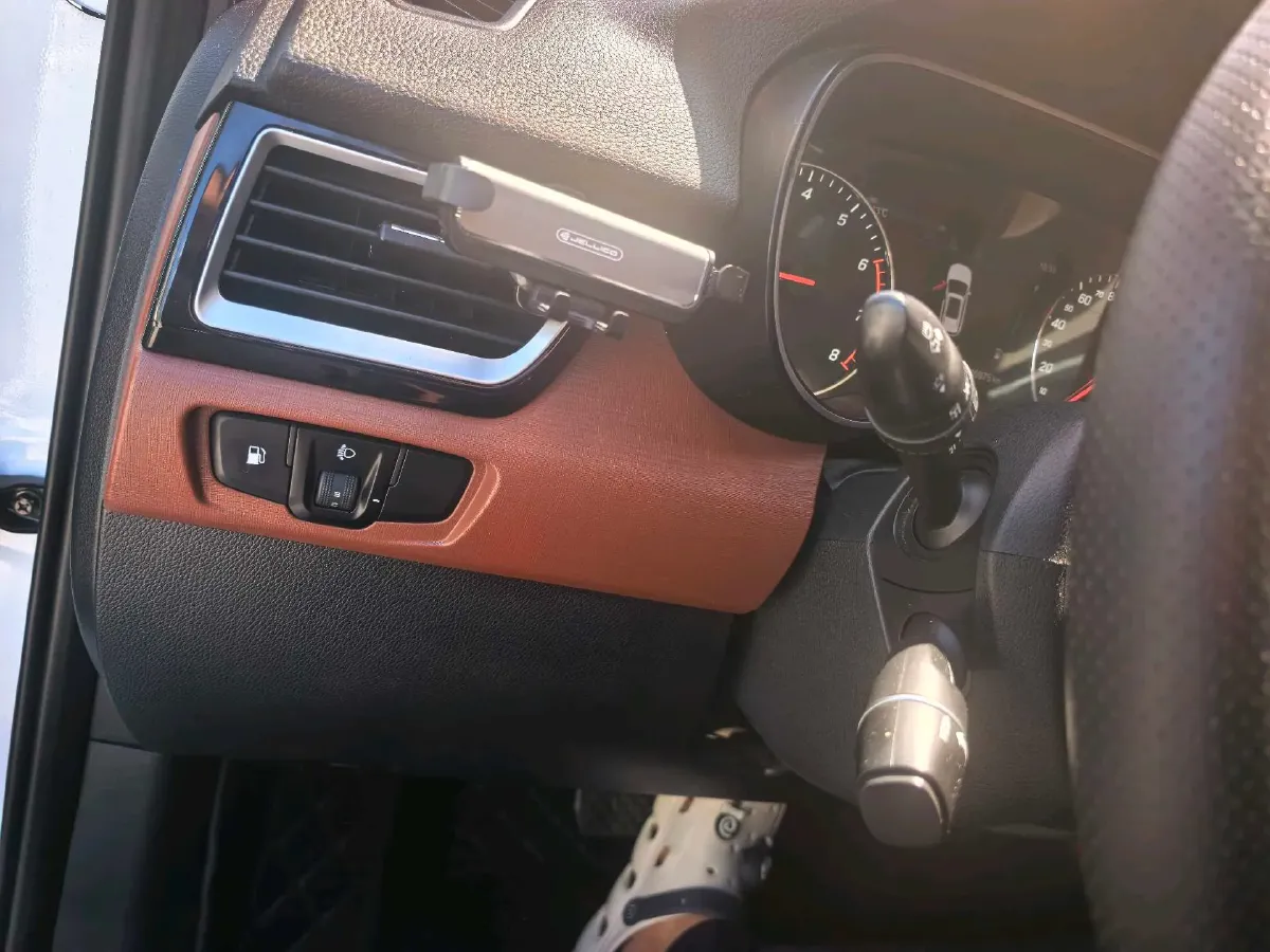 2018 FAW Senia R9 1.2T 143HP L4 7DCT,autocango,china used car exporter,china ev exporter,chinese used car exporter,chinese used ev exporter