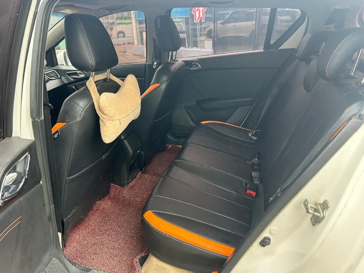 2016 BaoJun 310 1.2L 82HP L4 5MT,autocango,china used car exporter,china ev exporter,chinese used car exporter,chinese used ev exporter