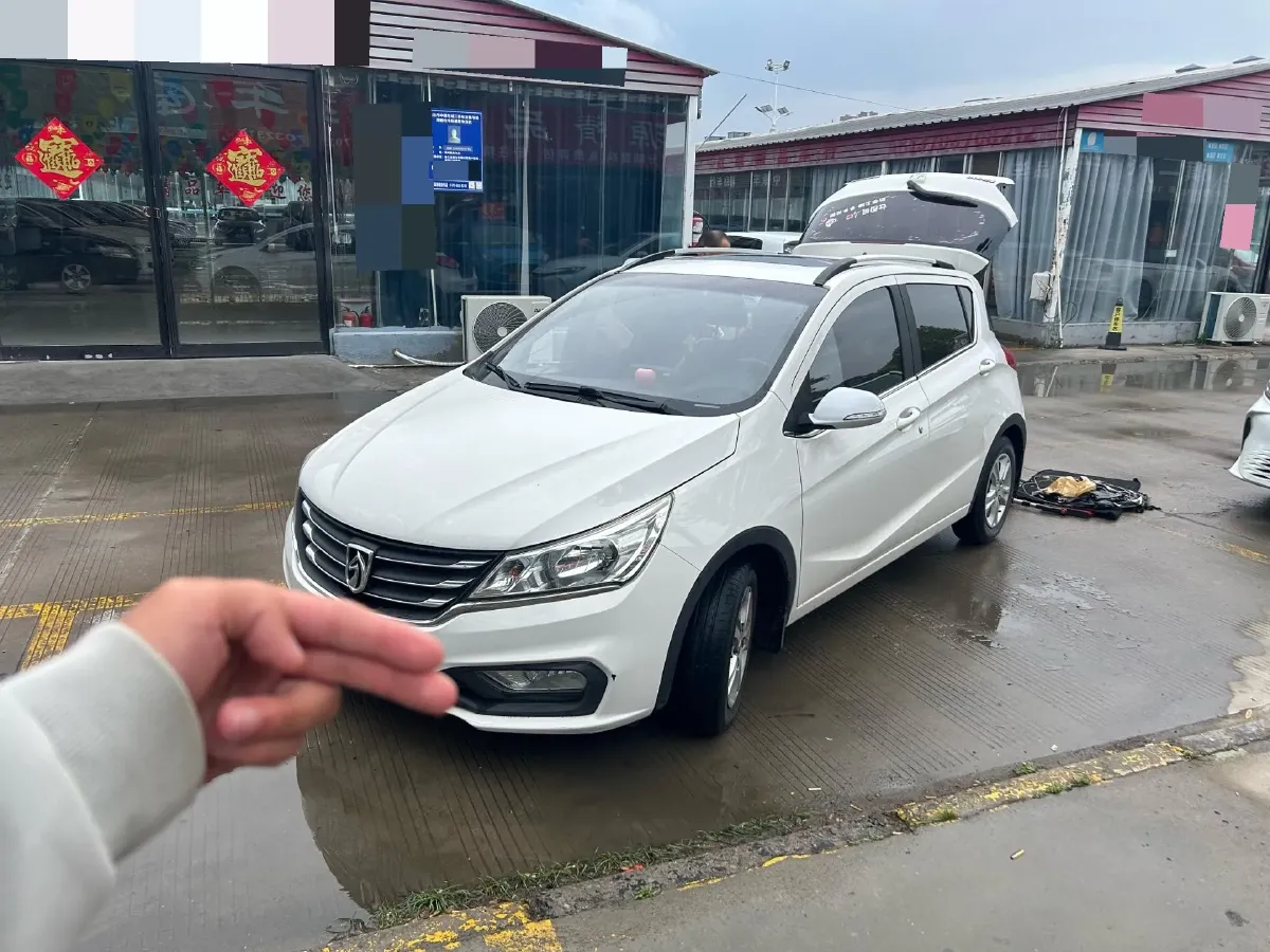 2016 BaoJun 310 1.2L 82HP L4 5MT,autocango,china used car exporter,china ev exporter,chinese used car exporter,chinese used ev exporter