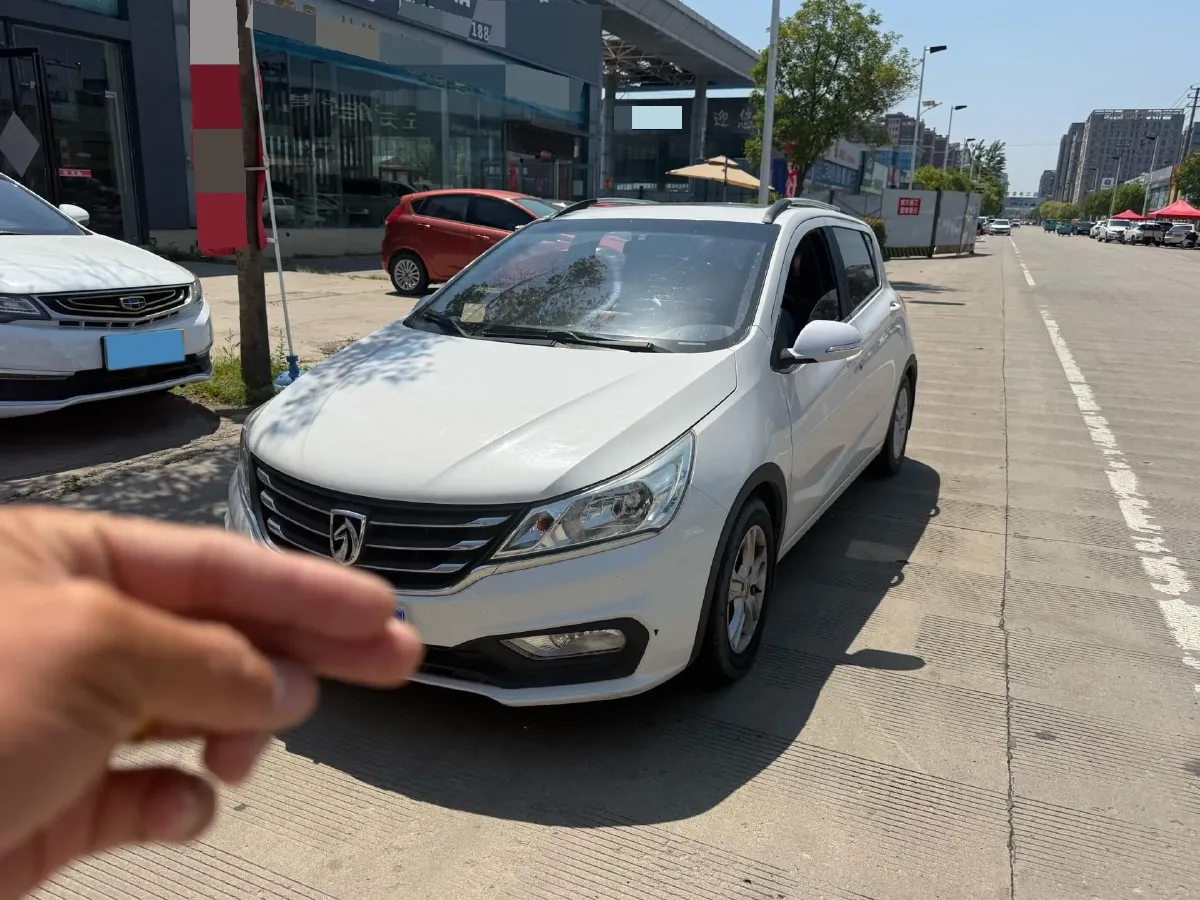 2016 BaoJun 310 1.2L 82HP L4 5MT,autocango,china used car exporter,china ev exporter,chinese used car exporter,chinese used ev exporter