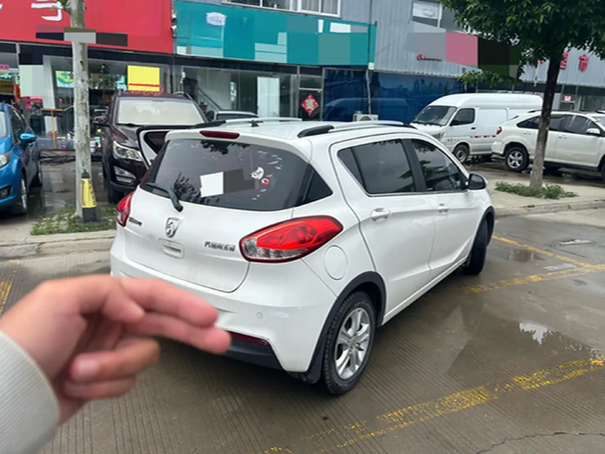2016 BaoJun 310 1.2L 82HP L4 5MT,autocango,china used car exporter,china ev exporter,chinese used car exporter,chinese used ev exporter