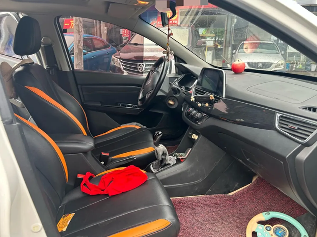 2016 BaoJun 310 1.2L 82HP L4 5MT,autocango,china used car exporter,china ev exporter,chinese used car exporter,chinese used ev exporter