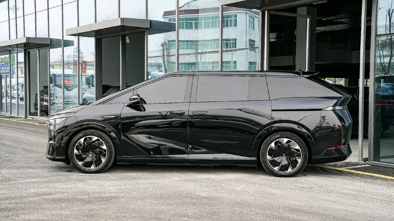 2024 Xpeng X9 BEV 101.5KWH,autocango,china used car exporter,china ev exporter,chinese used car exporter,chinese used ev exporter