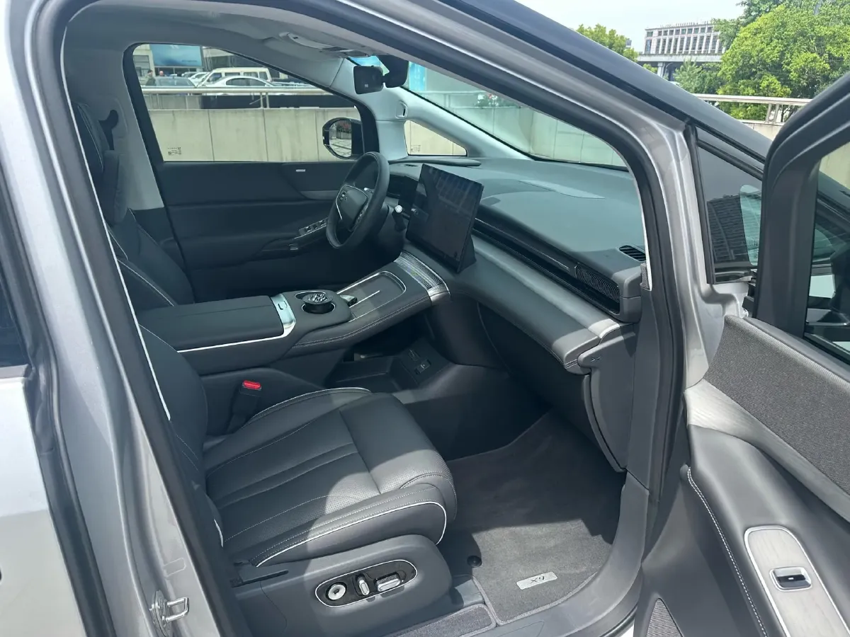 2025 Xpeng X9 BEV,autocango,china used car exporter,china ev exporter,chinese used car exporter,chinese used ev exporter