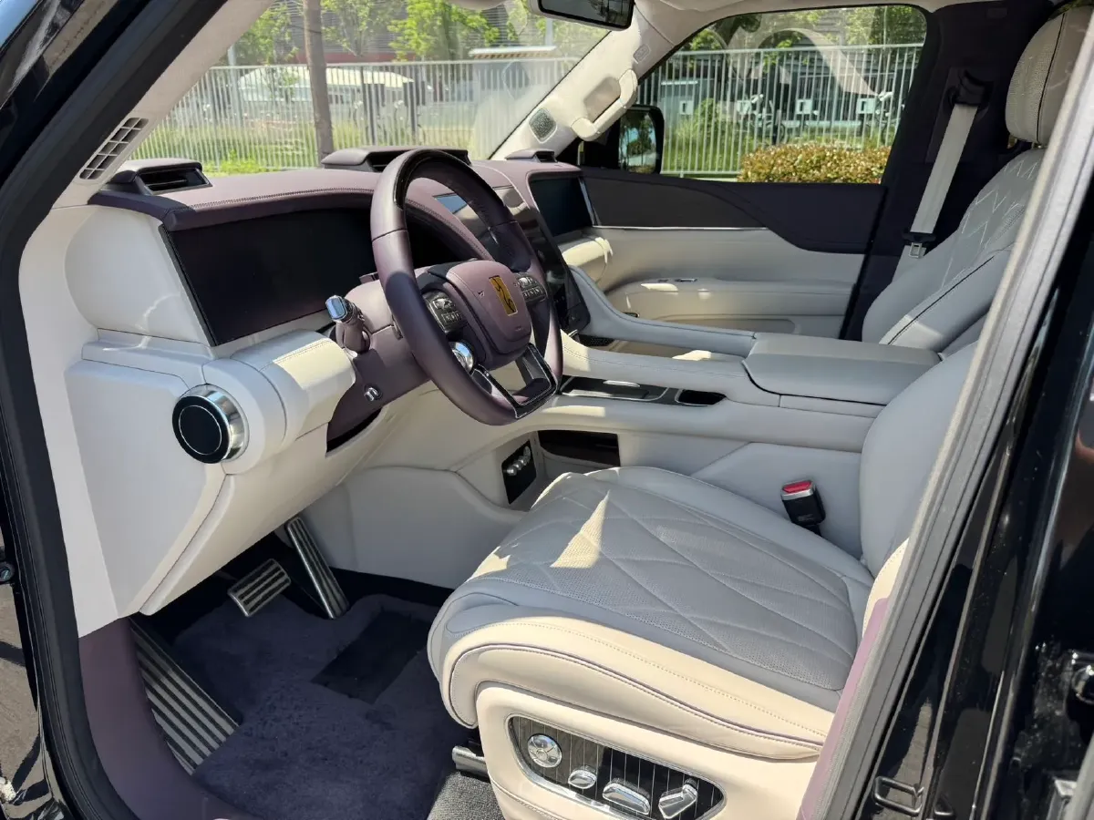 2025 YangWang U8 L REEV 272HP REEV,autocango,china used car exporter,china ev exporter,chinese used car exporter,chinese used ev exporter