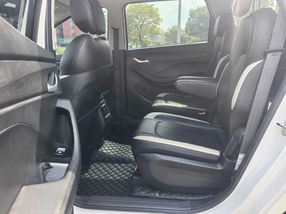 2019 BaoJun 360 1.5L 105HP L4 CVT,autocango,china used car exporter,china ev exporter,chinese used car exporter,chinese used ev exporter