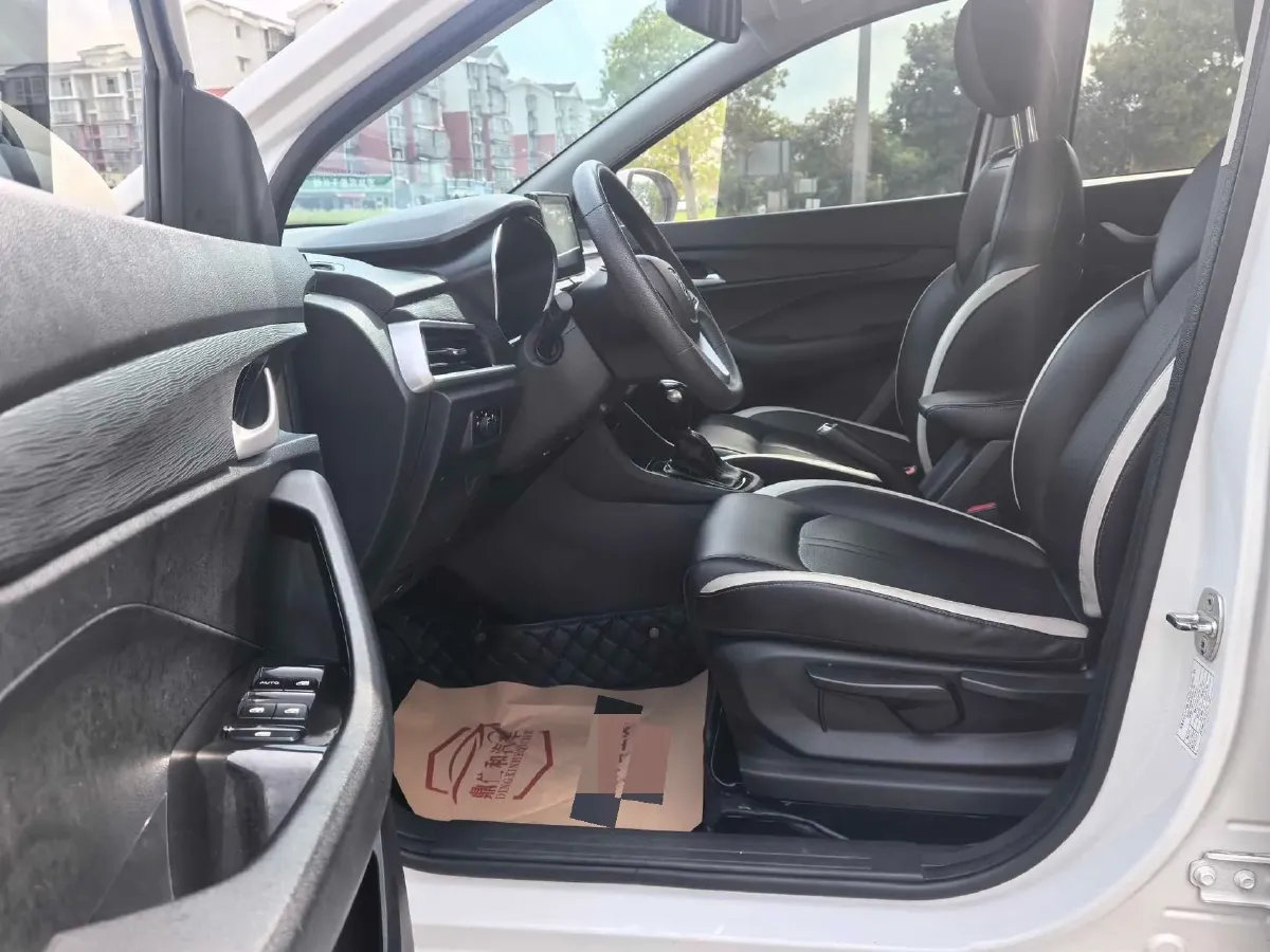 2019 BaoJun 360 1.5L 105HP L4 CVT,autocango,china used car exporter,china ev exporter,chinese used car exporter,chinese used ev exporter