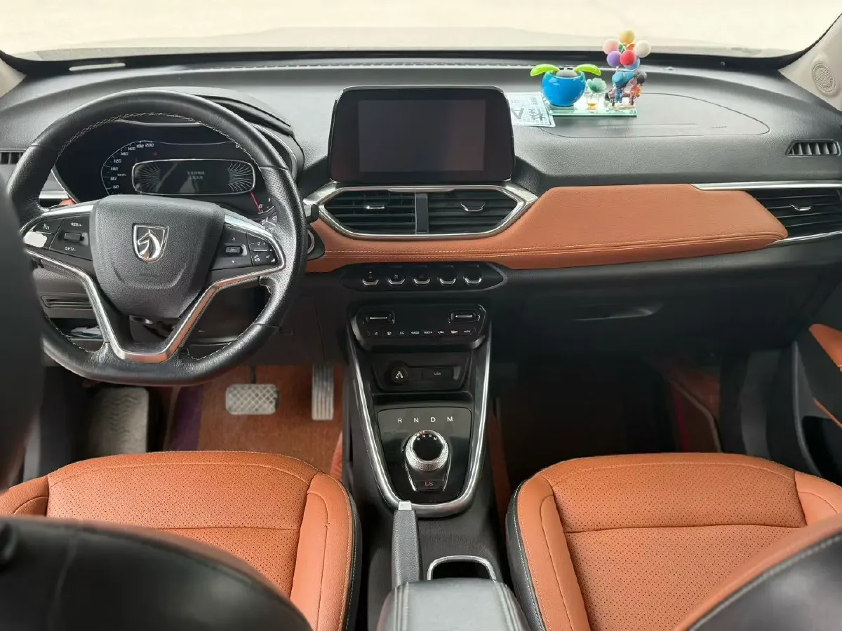 2017 HaiMa S5 Young Edition 1.6L 122HP L4 5MT,autocango,china used car exporter,china ev exporter,chinese used car exporter,chinese used ev exporter