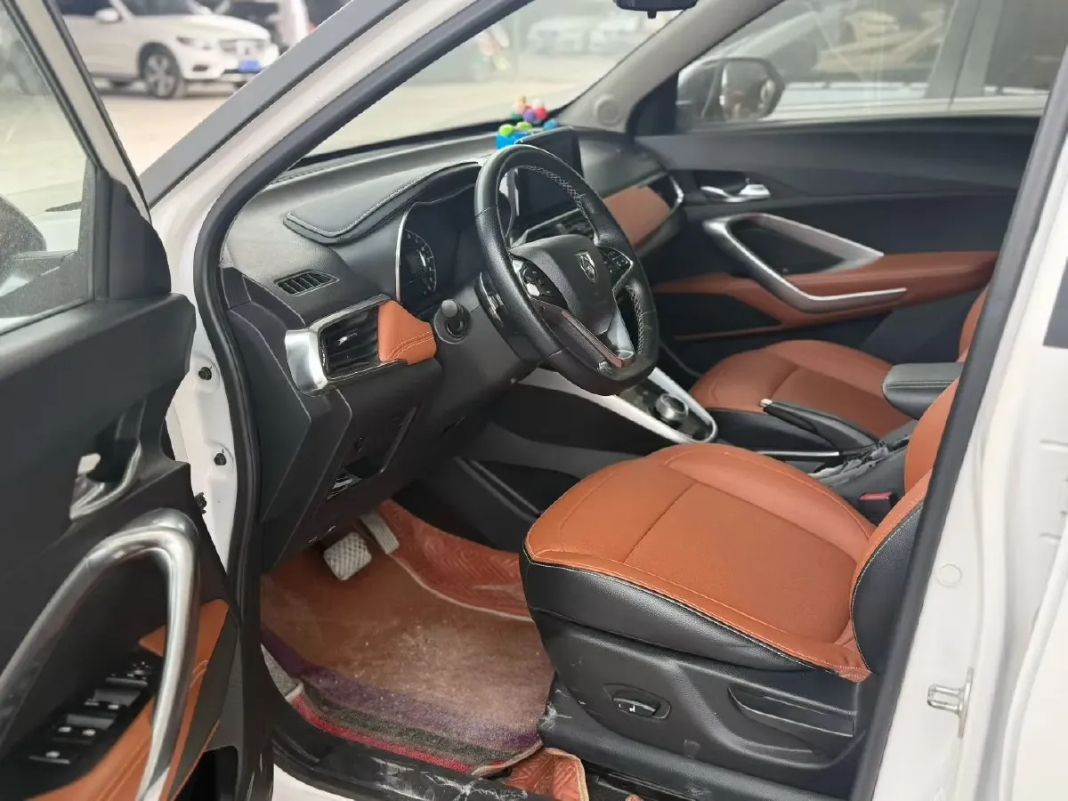 2017 HaiMa S5 Young Edition 1.6L 122HP L4 5MT,autocango,china used car exporter,china ev exporter,chinese used car exporter,chinese used ev exporter