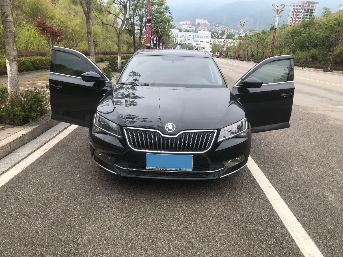 2018 Skoda Superb 1.4T 150HP L4 7DCT,autocango,china used car exporter,china ev exporter,chinese used car exporter,chinese used ev exporter