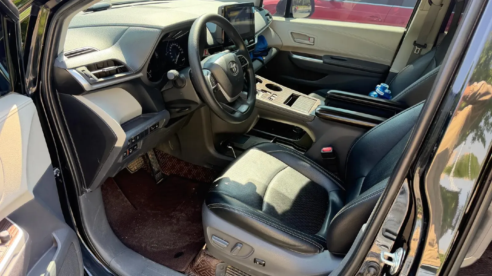 2023 Toyota Sienna 2.5L 189HP L4 E-CVT Hybrid,autocango,china used car exporter,china ev exporter,chinese used car exporter,chinese used ev exporter