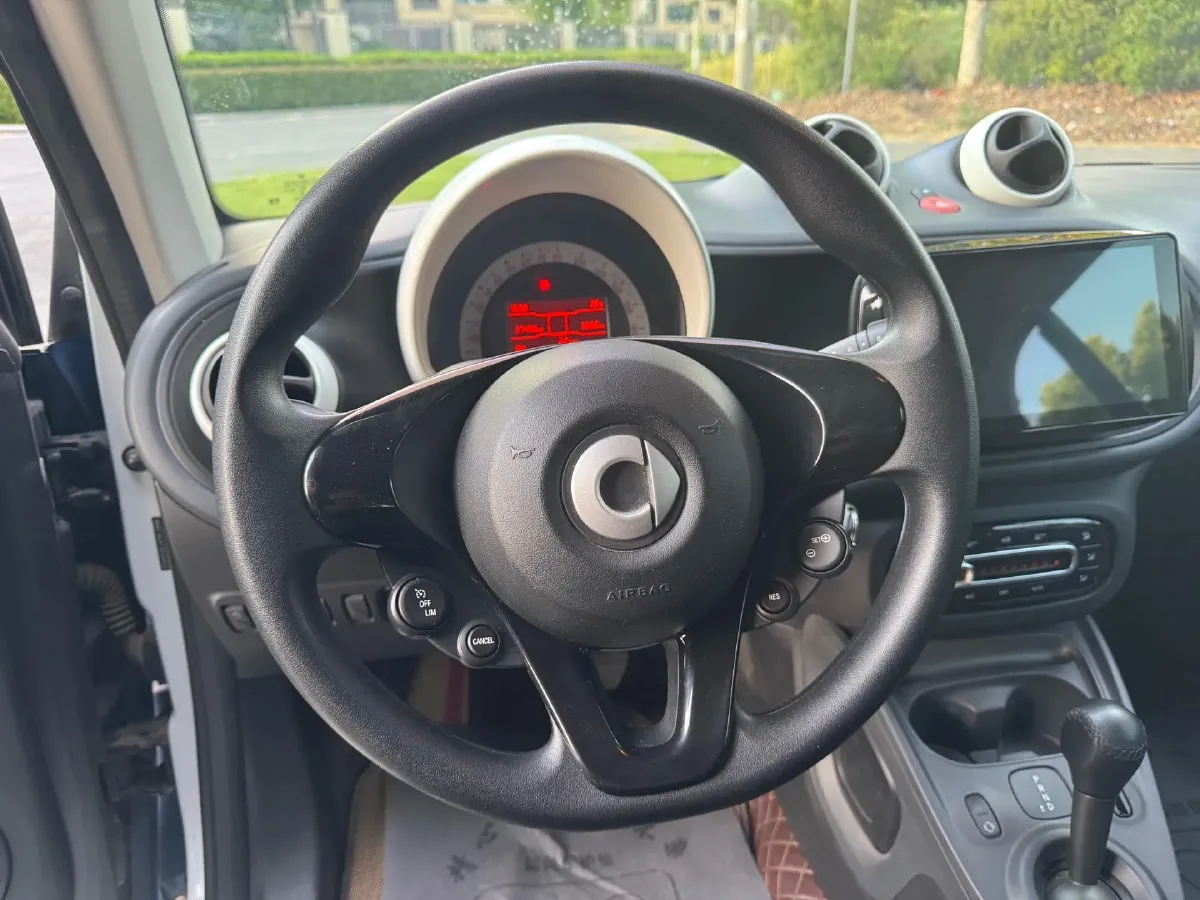 2015 Smart smart fortwo 1.0L 71HP L3 5AMT,autocango,china used car exporter,china ev exporter,chinese used car exporter,chinese used ev exporter