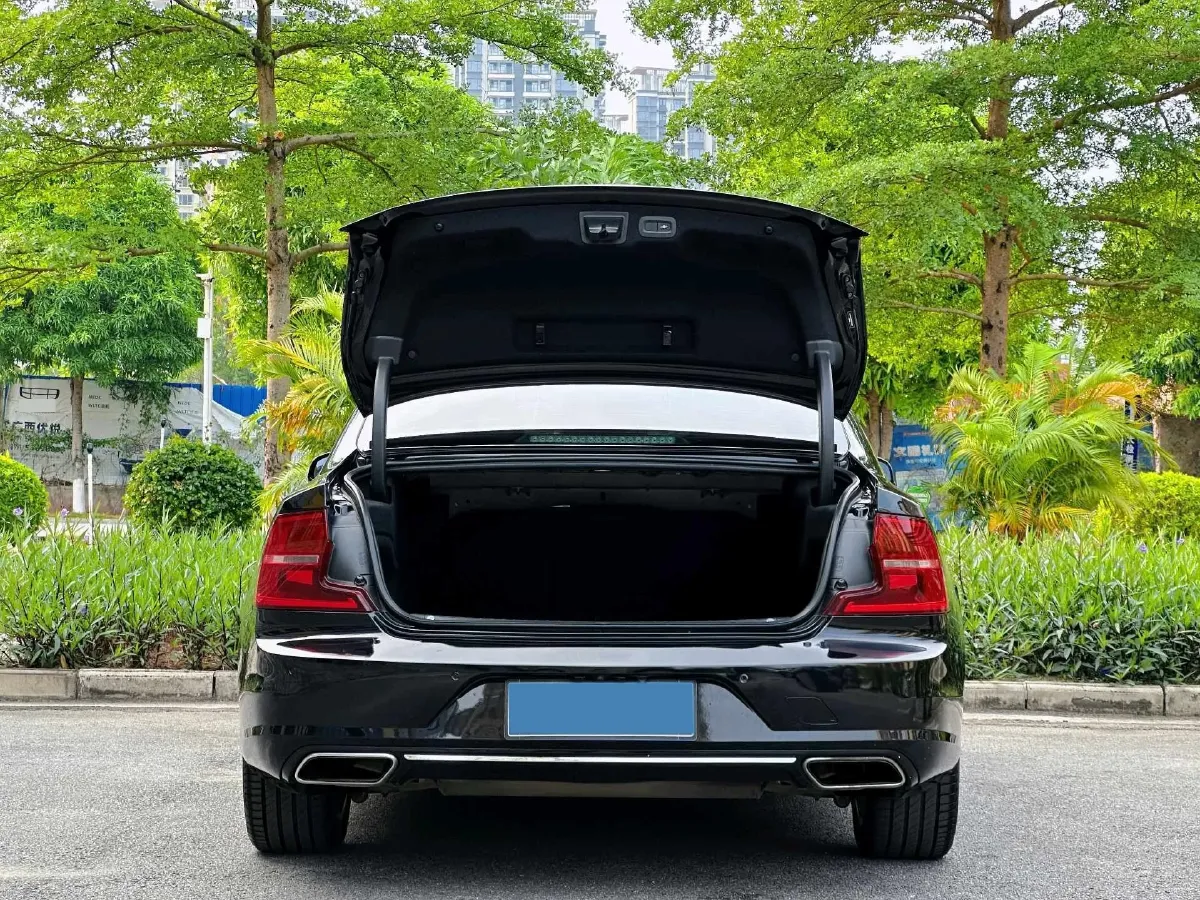 2019 Infiniti Q70 2.0T 211HP L4 7AT,autocango,china used car exporter,china ev exporter,chinese used car exporter,chinese used ev exporter