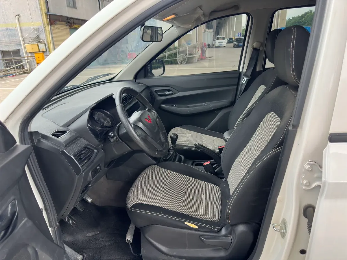 2023 WuLing RongGuang New Truck 1.5L 102HP L4 5MT,autocango,china used car exporter,china ev exporter,chinese used car exporter,chinese used ev exporter