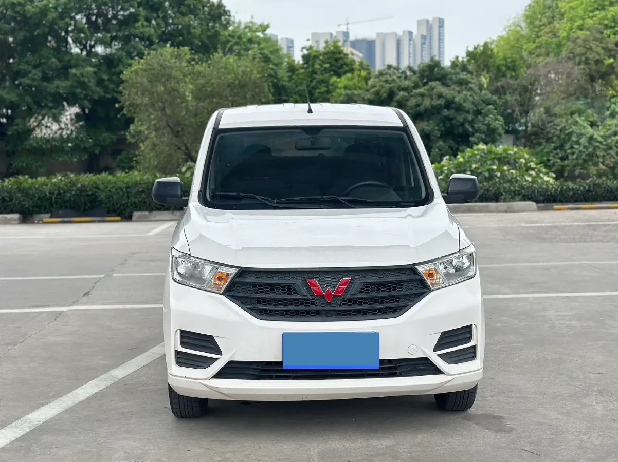 2023 WuLing RongGuang New Truck 1.5L 102HP L4 5MT,autocango,china used car exporter,china ev exporter,chinese used car exporter,chinese used ev exporter