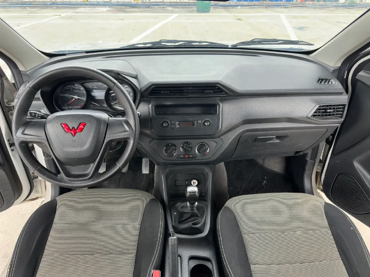 2023 WuLing RongGuang New Truck 1.5L 102HP L4 5MT,autocango,china used car exporter,china ev exporter,chinese used car exporter,chinese used ev exporter