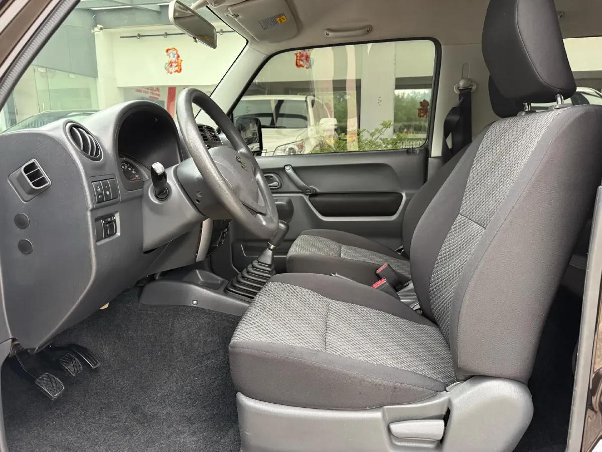 2015 Suzuki Jimny 1.3L 85HP L4 5MT,autocango,china used car exporter,china ev exporter,chinese used car exporter,chinese used ev exporter