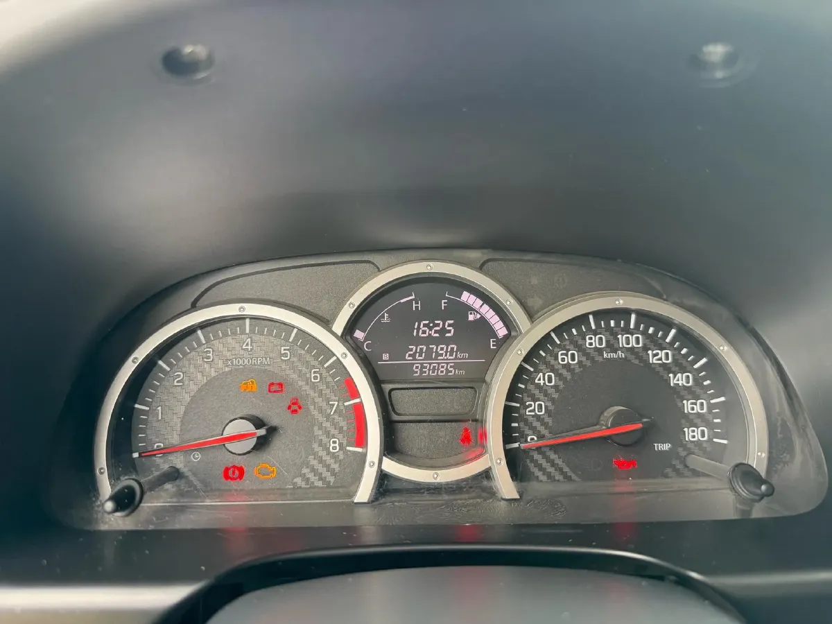 2015 Suzuki Jimny 1.3L 85HP L4 5MT,autocango,china used car exporter,china ev exporter,chinese used car exporter,chinese used ev exporter