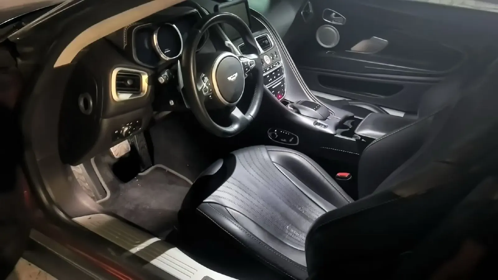 2019 Aston Martin DB11 4.0T 510HP V8 8AT,autocango,china used car exporter,china ev exporter,chinese used car exporter,chinese used ev exporter