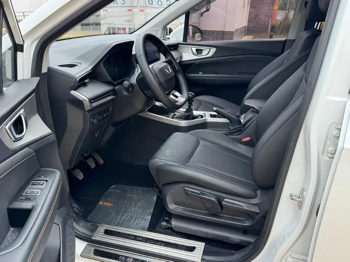 2022 WuLing JiaChen 1.5L 99HP L4 6MT,autocango,china used car exporter,china ev exporter,chinese used car exporter,chinese used ev exporter