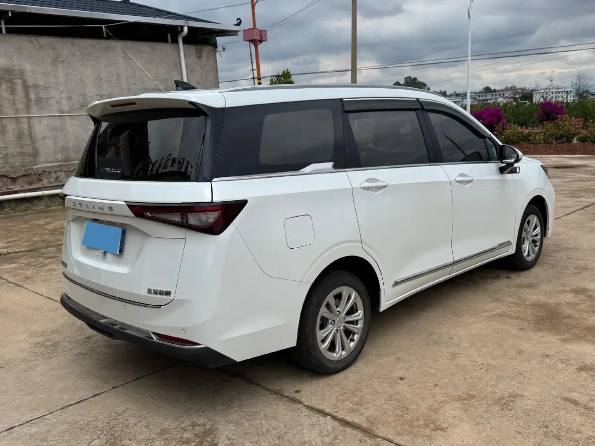 2022 WuLing JiaChen 1.5L 99HP L4 6MT,autocango,china used car exporter,china ev exporter,chinese used car exporter,chinese used ev exporter